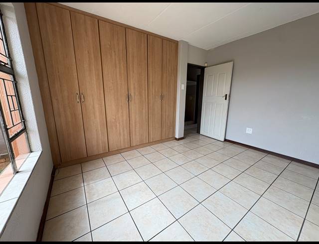 2 BEDROOM FLAT FOR SALE IN VAALPARK